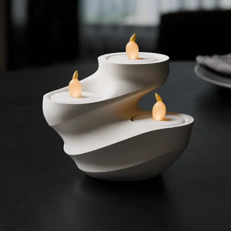 Midimalism dekorasyonunda heykelsi dalgalı tealight mumluk ile sıcak ve dengeli masaüstü düzeni