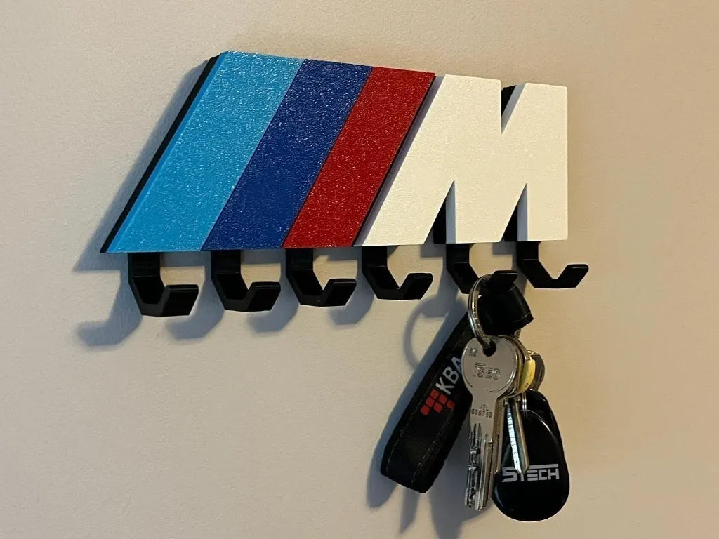 BMW M Tasarımlı Duvar Tipi Anahtar Askılığı – 6 Kancalı Dekoratif Organizer
