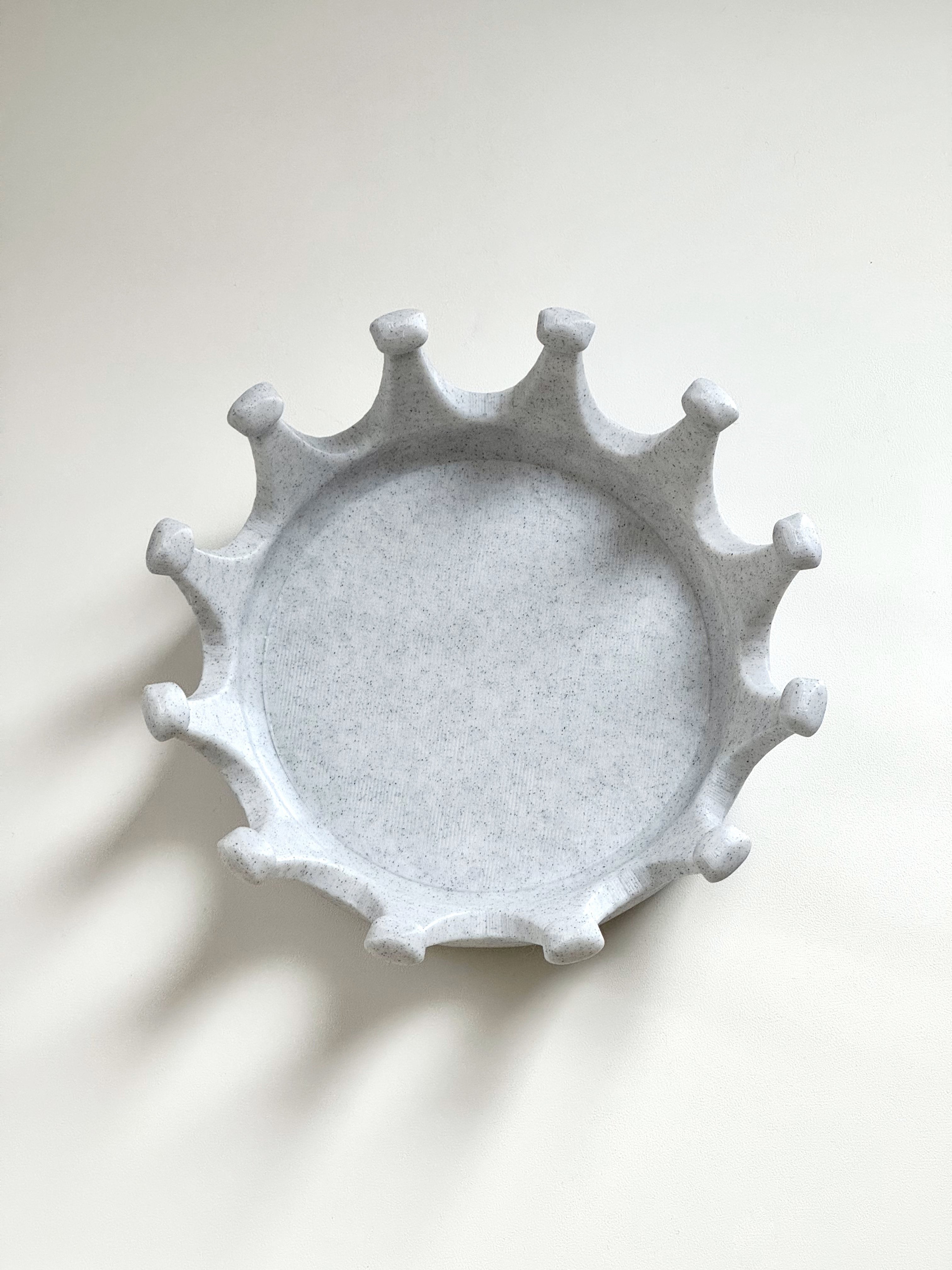 Taç Tasarımlı Dekoratif Takı Düzenleyici – Şık ve Modern Aksesuar Standı