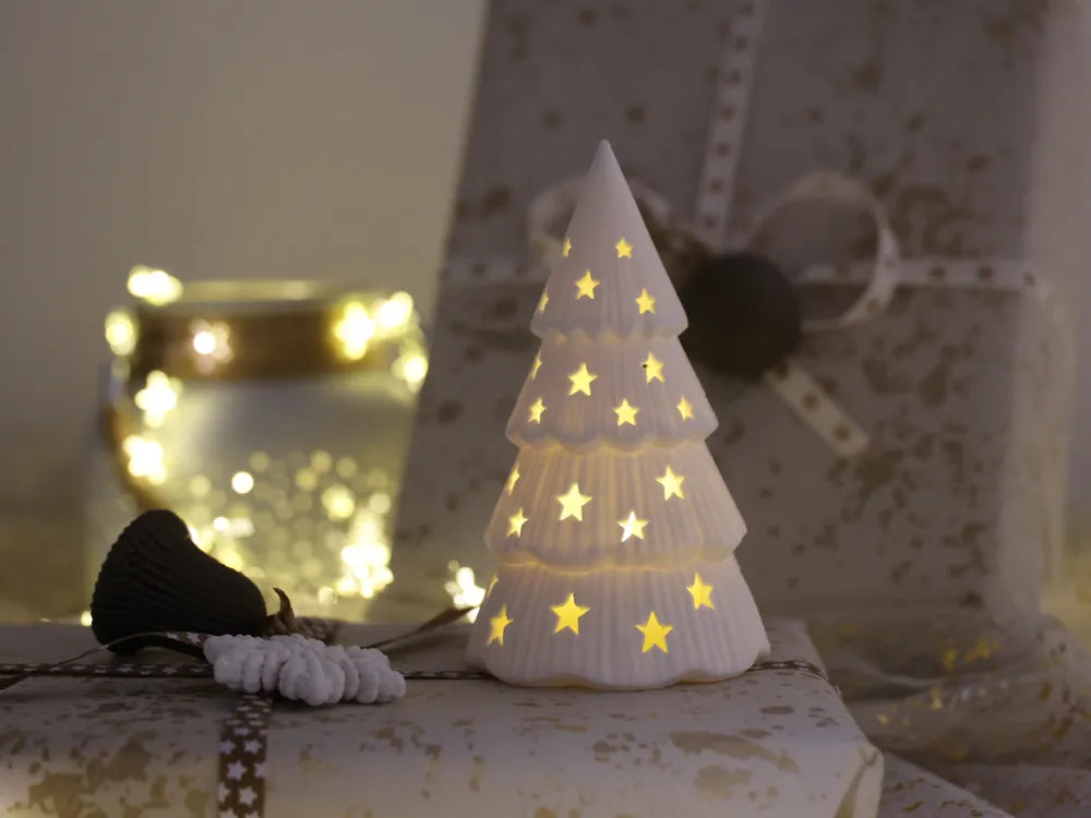 Yıldız Pencereli Yılbaşı Ağacı LED Mumluk – Dekoratif Christmas Tree Ambiyans Işığı