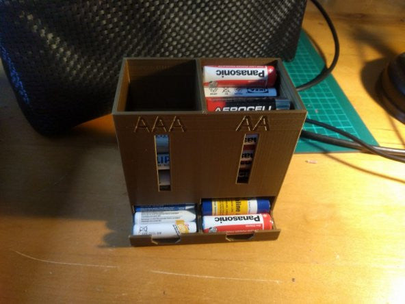 Pil Düzenleyici ( AA & AAA ) – Masaüstü Pil Dispenseri