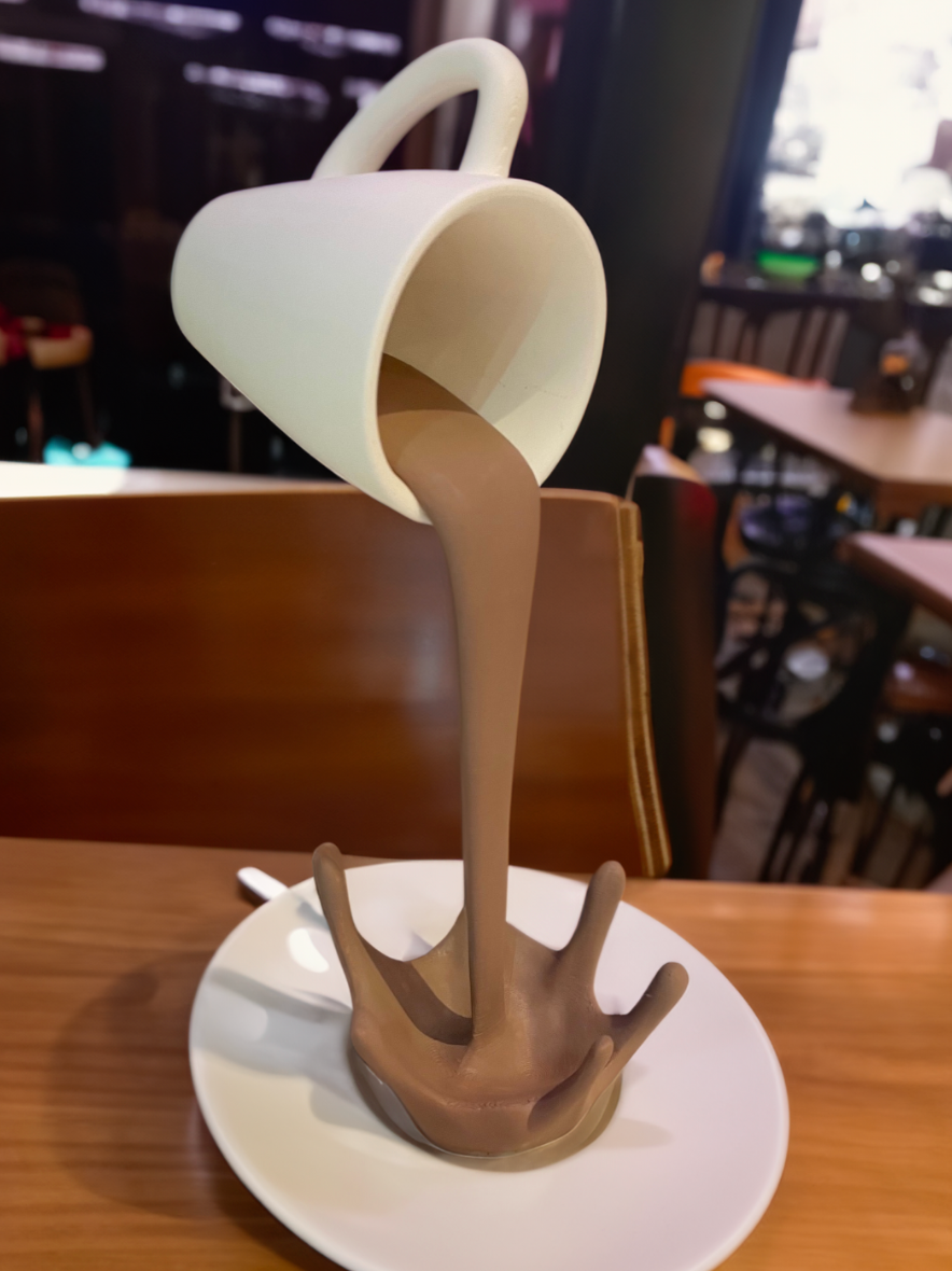 Dökülen Kahve Tasarımlı Dekoratif Fincan Standı