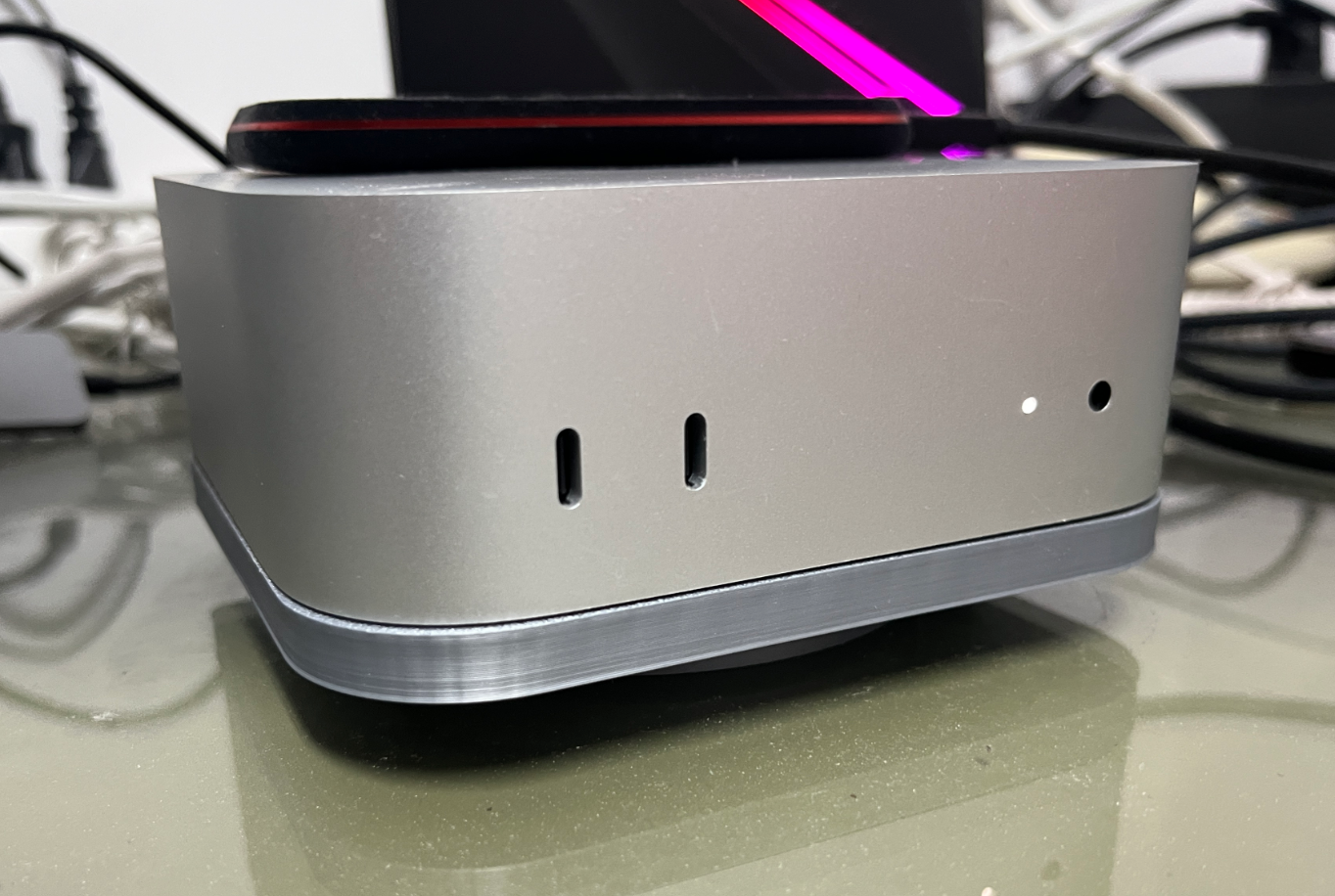 Mac Mini M4 Standı – Minimal, Güçlü ve Profesyonel Masaüstü Düzeni