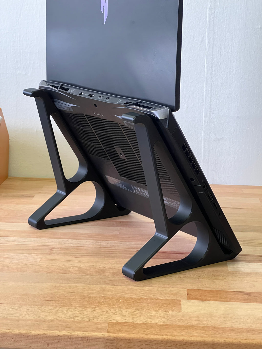 Ergonomik Laptop Standı – Ayarlanabilir Açılı Masaüstü Dizüstü Bilgisayar Standı (Profesyonel Ofis & Oyun Kullanımı)
