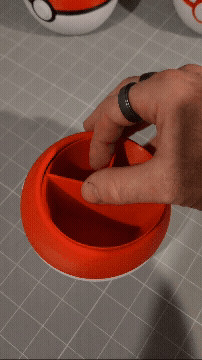 Pokeball Kalemlik – Dekoratif Masaüstü Kalem Tutucu & Organizer (Ofis ve Çocuk Odası için)