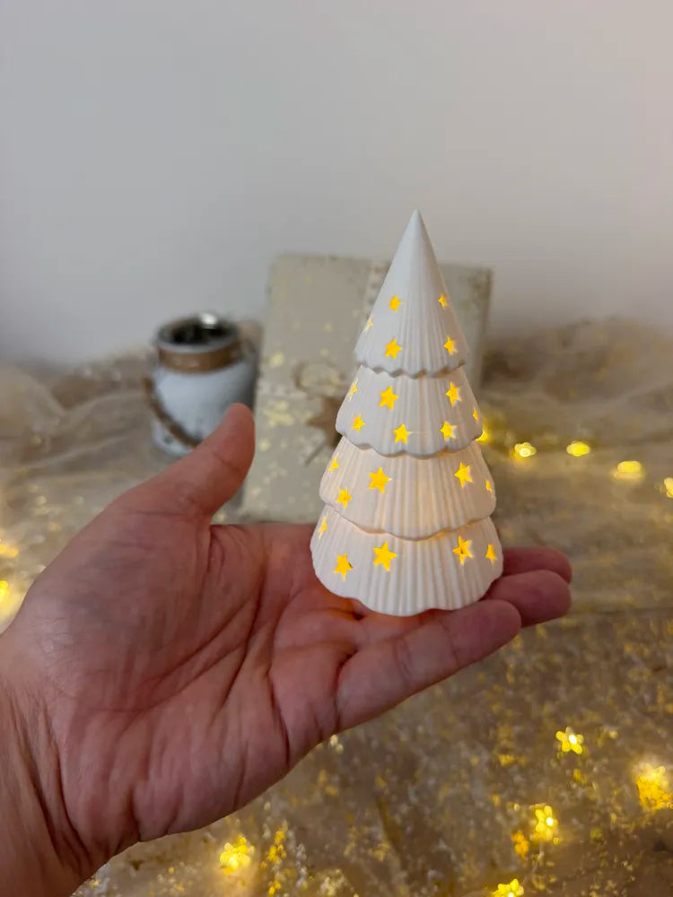 Yıldız Pencereli Yılbaşı Ağacı LED Mumluk – Dekoratif Christmas Tree Ambiyans Işığı