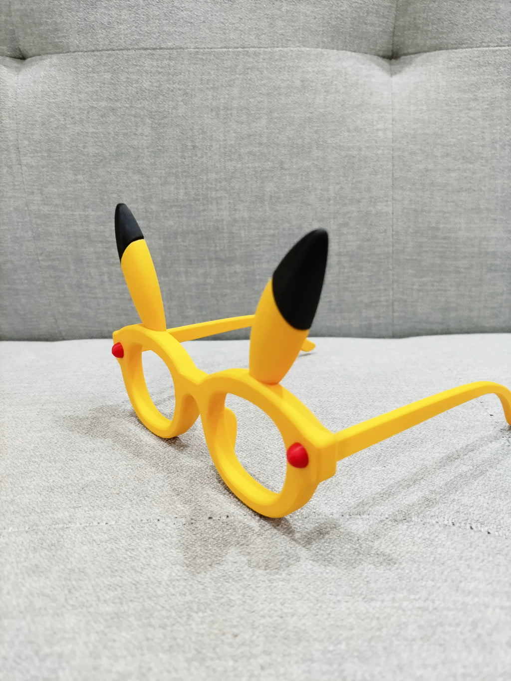 Pikachu Temalı Parti Gözlüğü | Eğlenceli Karakter Çerçevesi