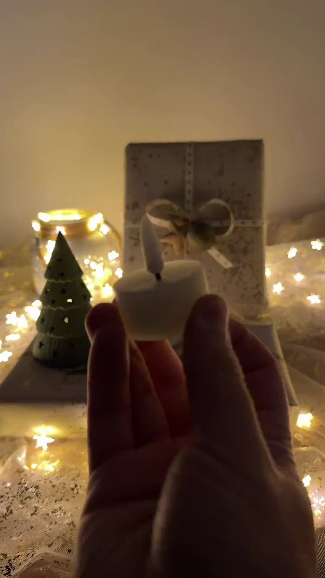 Yıldız Pencereli Yılbaşı Ağacı LED Mumluk – Dekoratif Christmas Tree Ambiyans Işığı