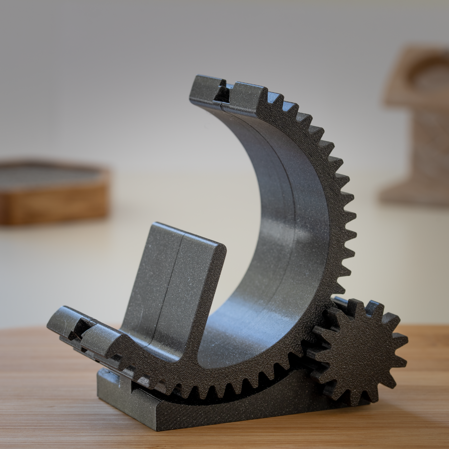 Dişli Mekanizmalı Ayarlanabilir Telefon Standı – Endüstriyel Premium Masaüstü Tutucu