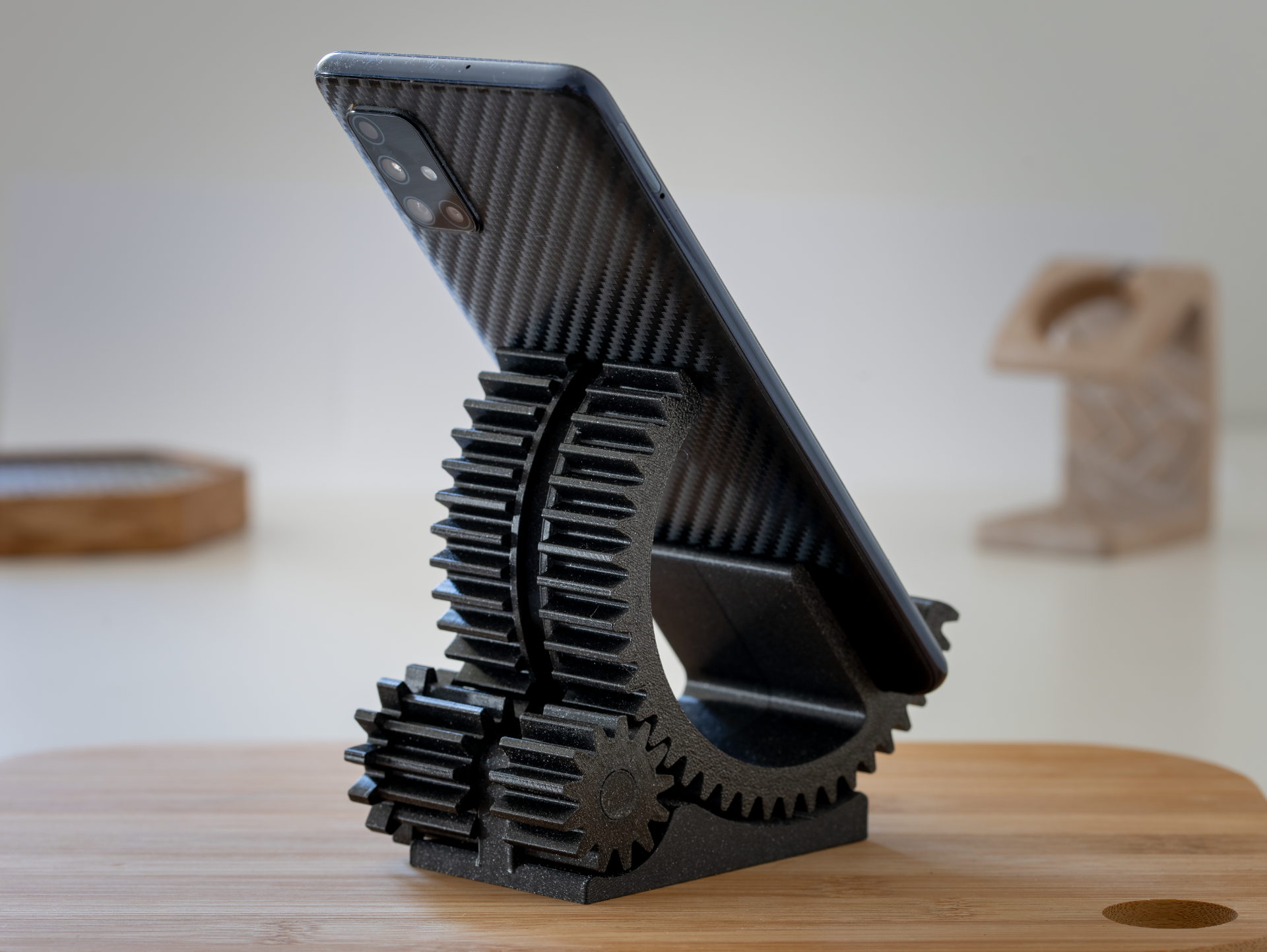 Dişli Mekanizmalı Ayarlanabilir Telefon Standı – Endüstriyel Premium Masaüstü Tutucu