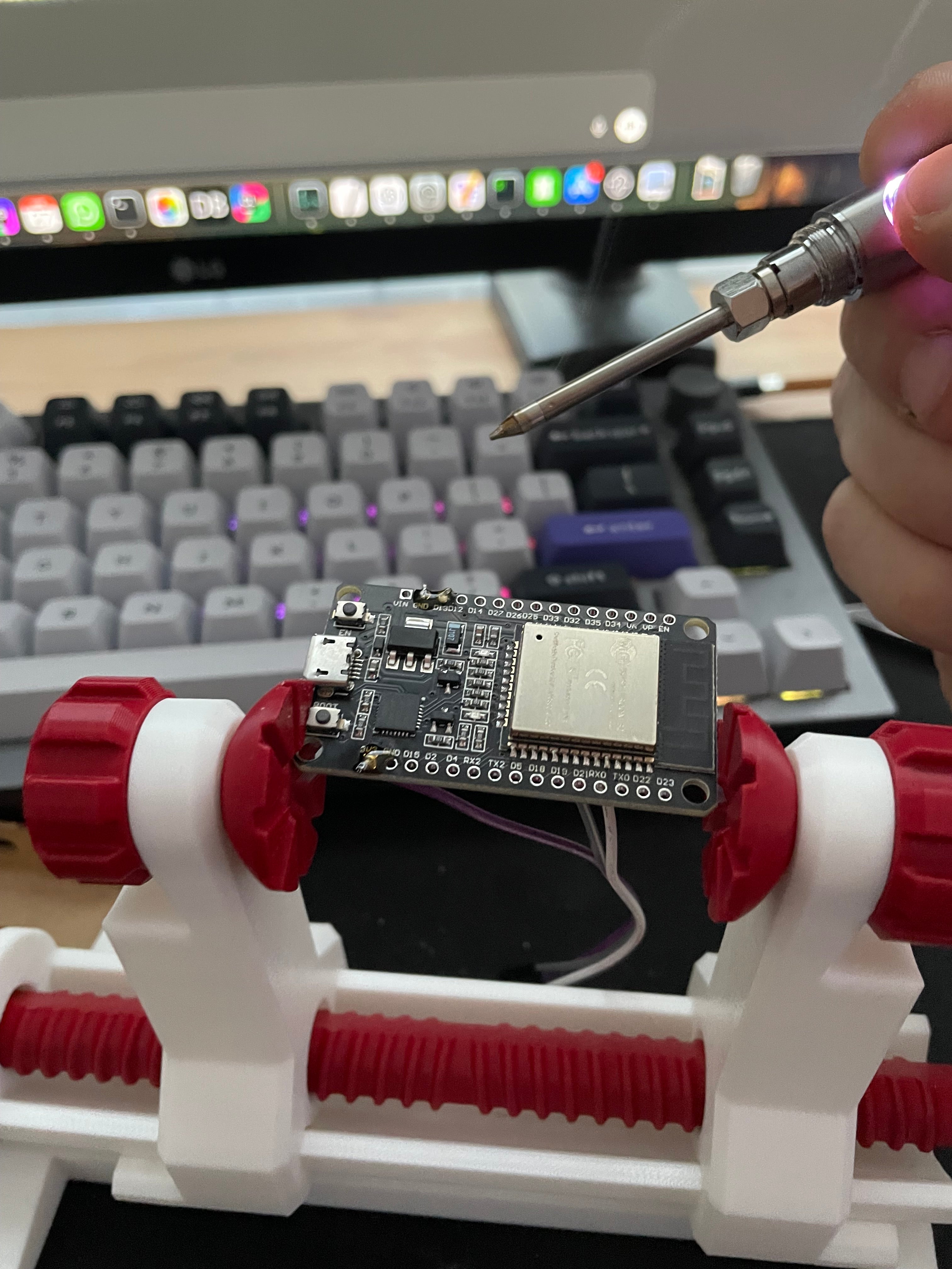 Profesyonel Ayarlanabilir PCB Tutucu | 360 Derece Dönebilen Lehimleme Standı ve Mengene